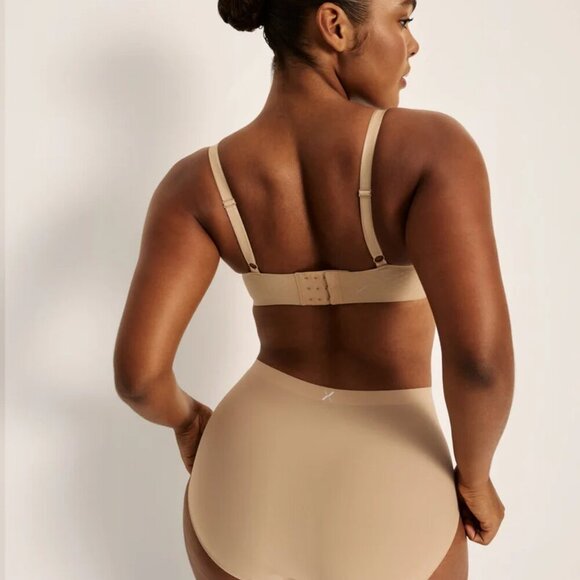 Knix WingWoman- Neutral Wireless Comfort Bra- Size 6+ - Picture 4 of 13